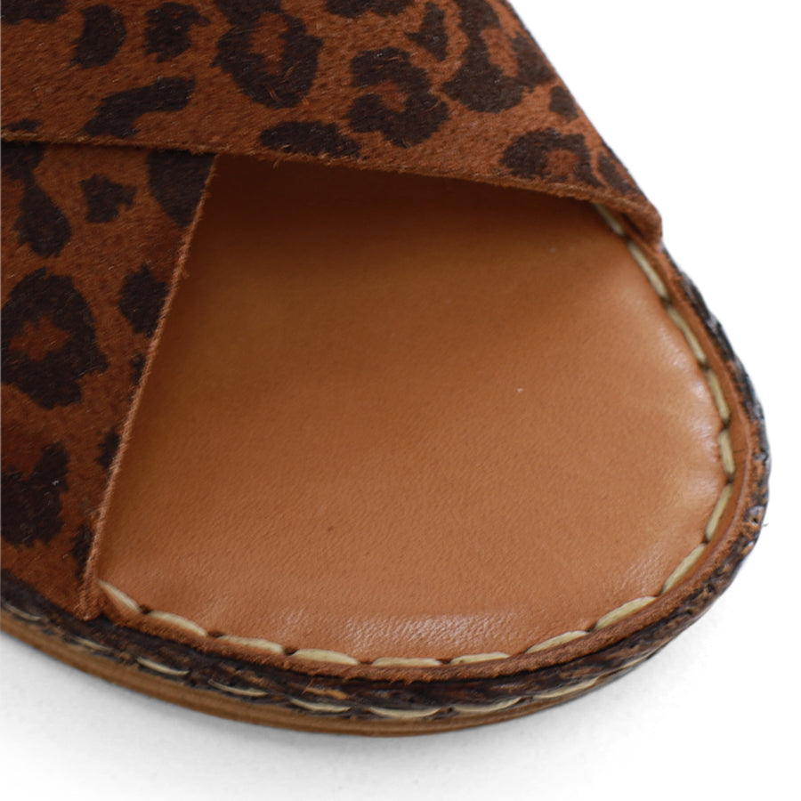 FRONT VIEW OF BROWN LEOPARD PRINT LEATHER SANDAL WITH CRISS CROSS DETAIL AND OPEN TOE