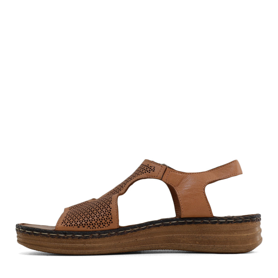  SIDE VIEW OF TAN LEATHER SANDAL WITH STRAP