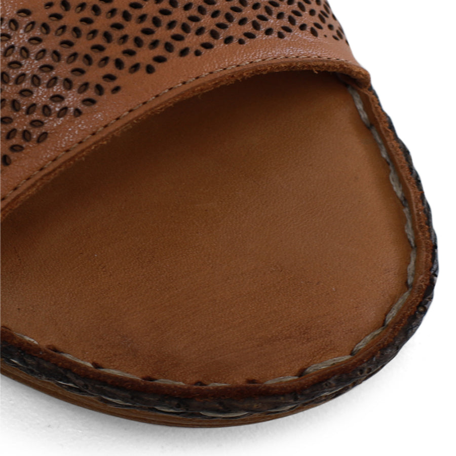 FRONT VIEW OF TAN LEATHER SANDAL WITH STRAP