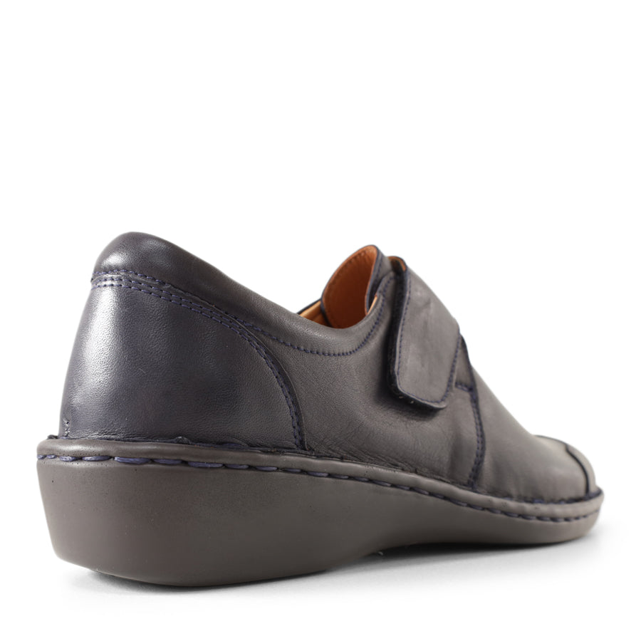 BACK VIEW OF NAVY LEATHER CASUAL SHOE WITH VELCRO STRAP 