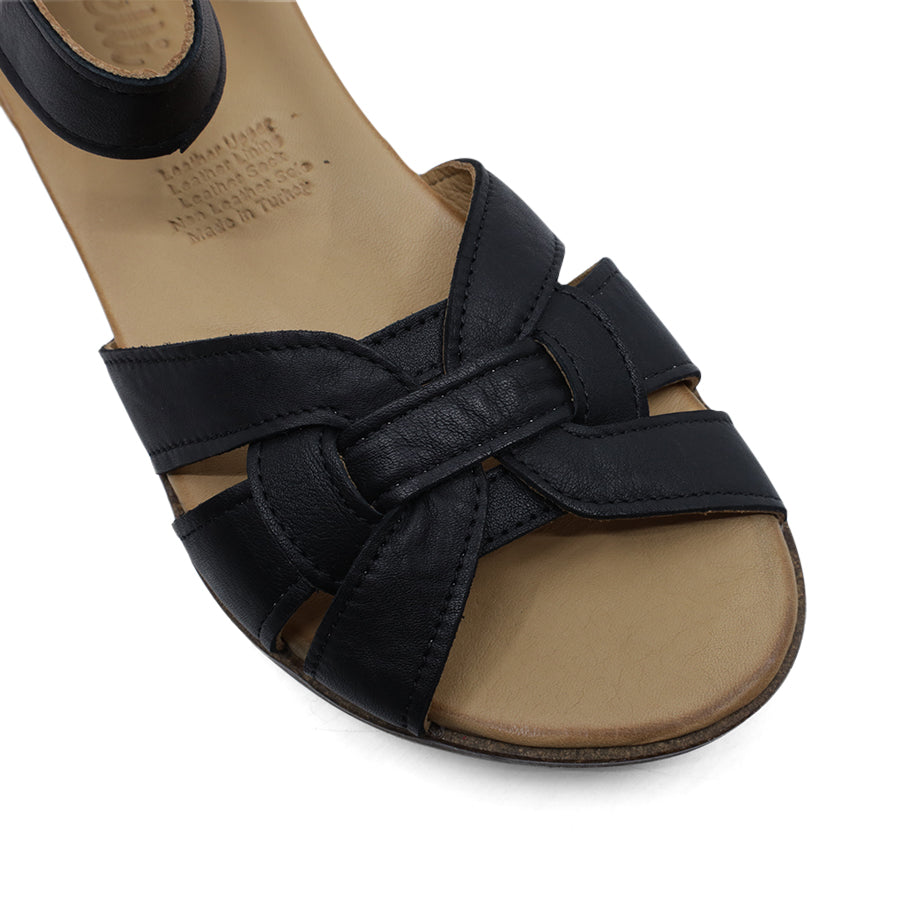 FRONT VIEW OF BLACK LEATHER SANDAL WITH INTERWOVEN POCKED BACK FRONT 