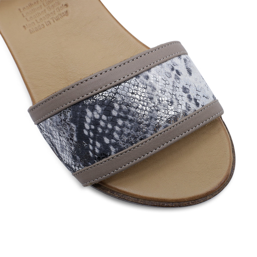 FRONT VIEW OF GREY LEATHER SANDAL WITH SNAKE PRINT DETAIL AND ADJUSTABLE BUCKLE