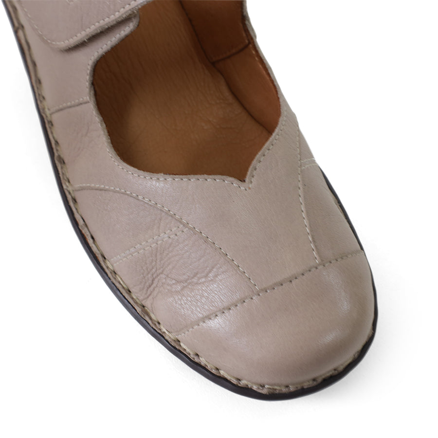 FRONT VIEW OF GREY LEATHER FLAT CASUAL SHOW WITH VELCRO CLOSURE