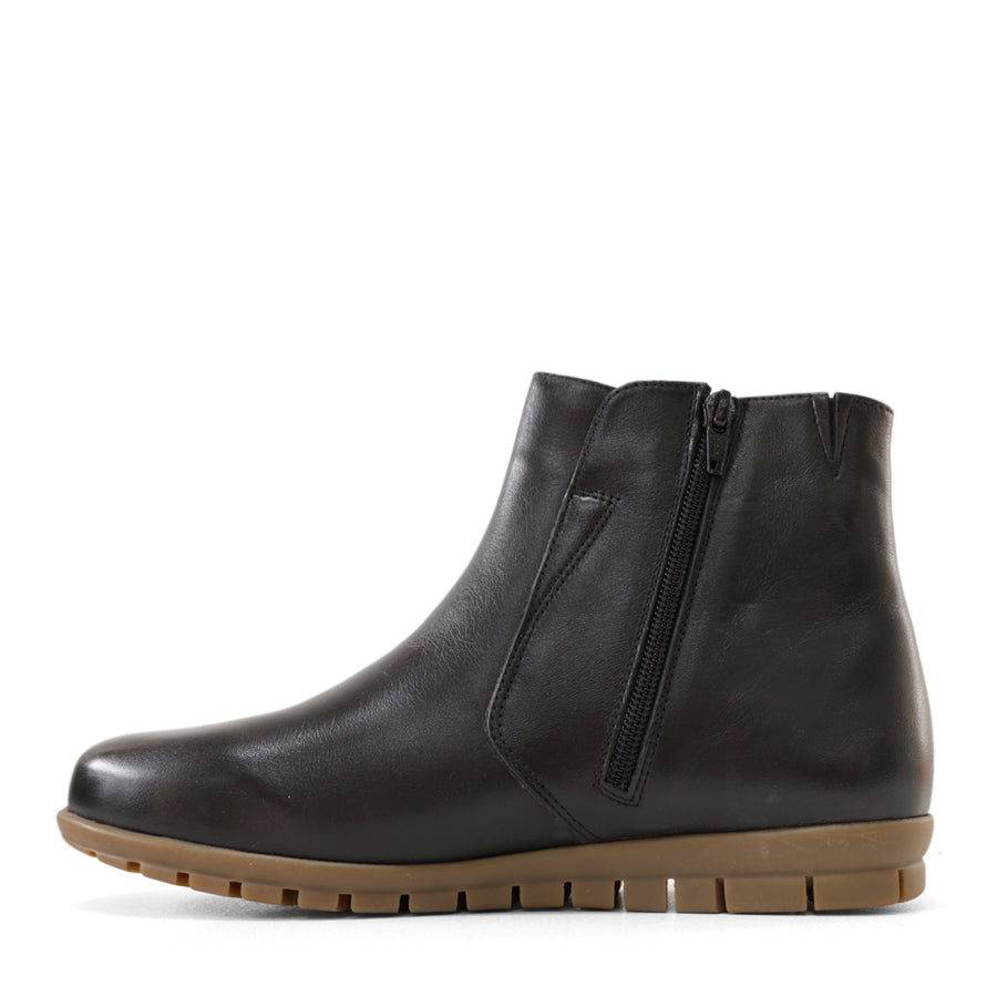SIDE VIEW BLACK ANKLE BOOT WITH TAN COLOURED SOLE AND ZIPPER