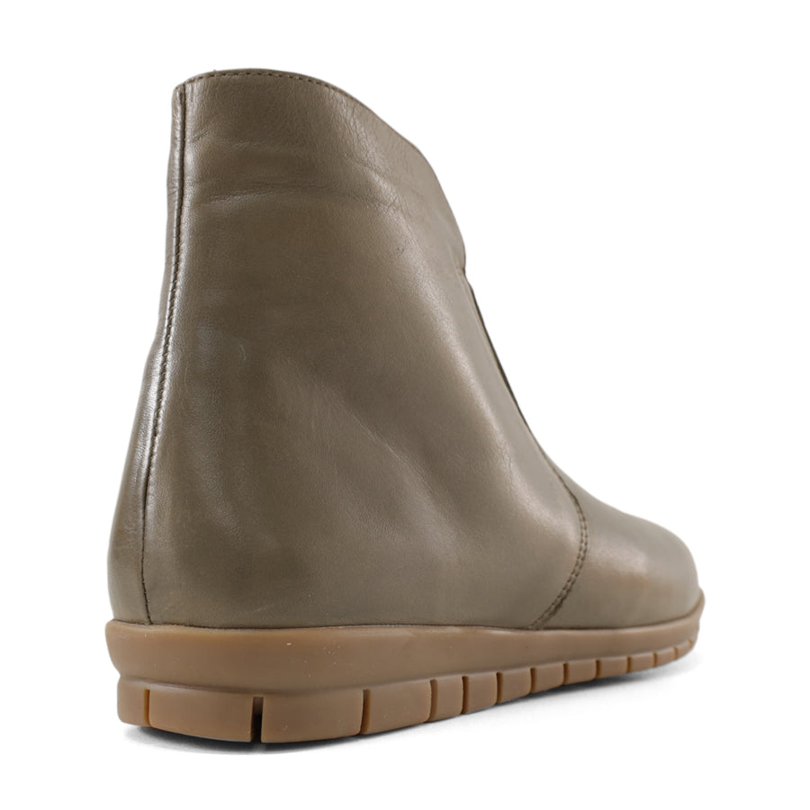 BACK VIEW GREEN ANKLE BOOT WITH TAN COLOURED SOLE 