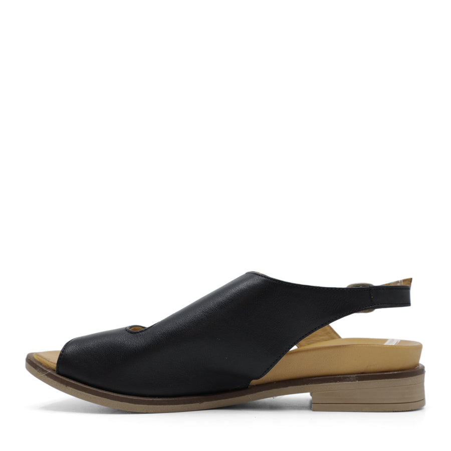 SIDE VIEW BLACK SANDAL WITH SQAURE TOE AND ADJUSTABLE BUCKLE 