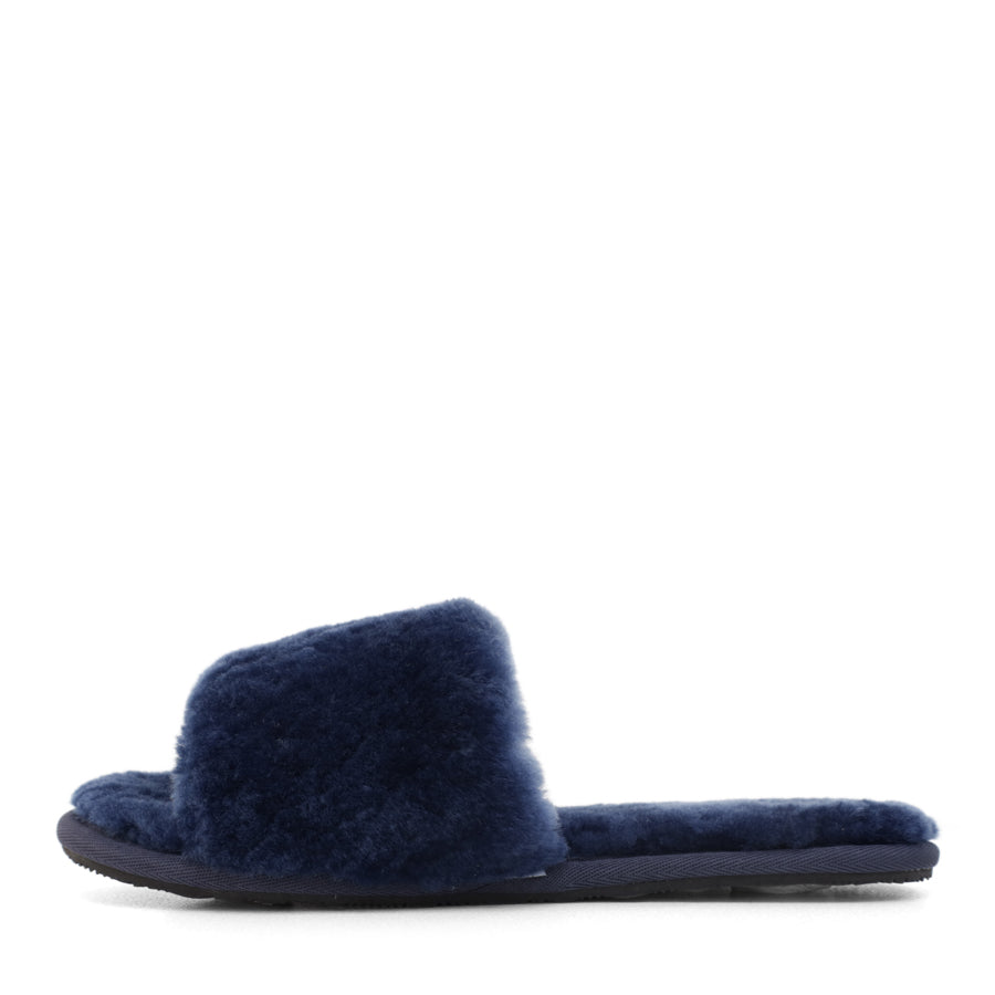 SIDE VIEW OF FLUFFY NAVY OPEN TOE  SLIPPER WITH FLAT SOLE