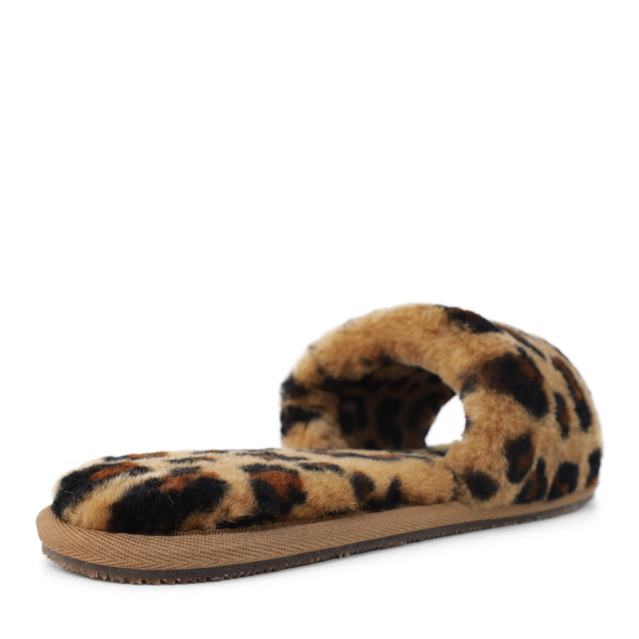 BACK VIEW OF FLUFFY LEOPARD PRINT OPEN TOE SLIPPER WITH FLAT SOLE