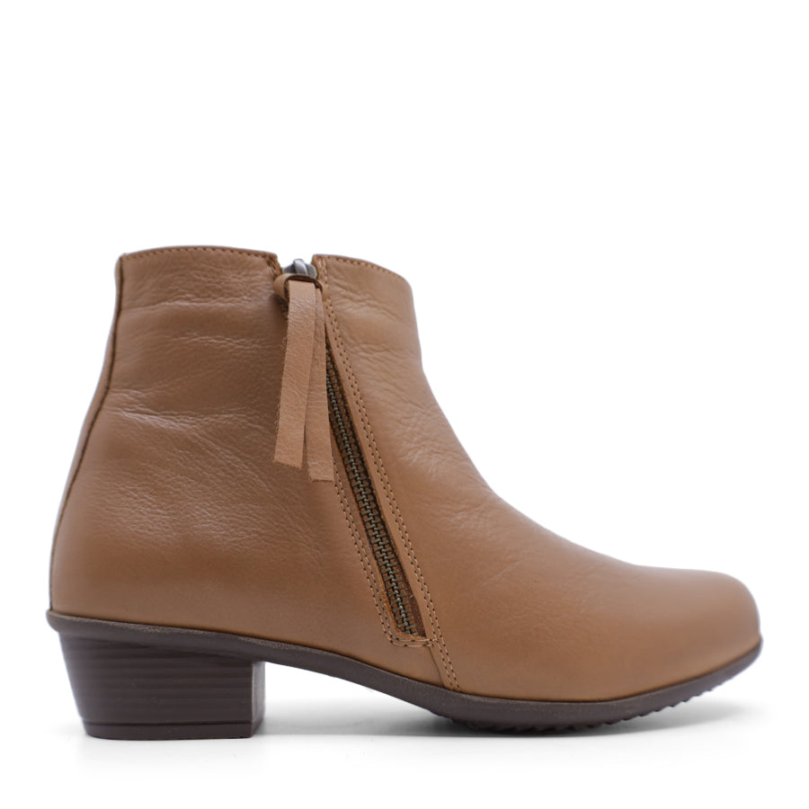 SIDE VIEW OF BROWN ANKLE BOOT WITH SMALL HEEL AND SIDE ZIPPER 