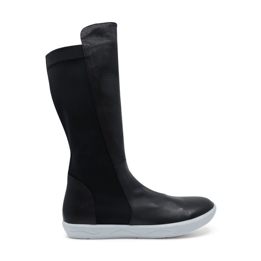  SIDE VIEW OF BLACK LONG BOOT WITH WHITE SOLE