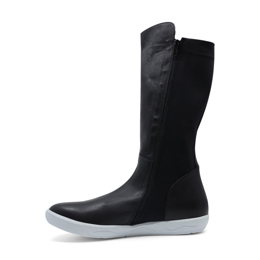  SIDE VIEW OF BLACK LONG BOOT WITH WHITE SOLE
