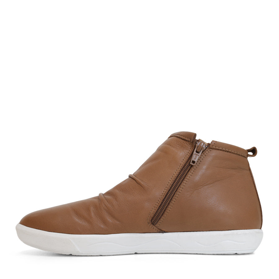 SIDE VIEW OF BROWN ANKLE BOOT WITH SIDE ZIP AND WHITE SOLE