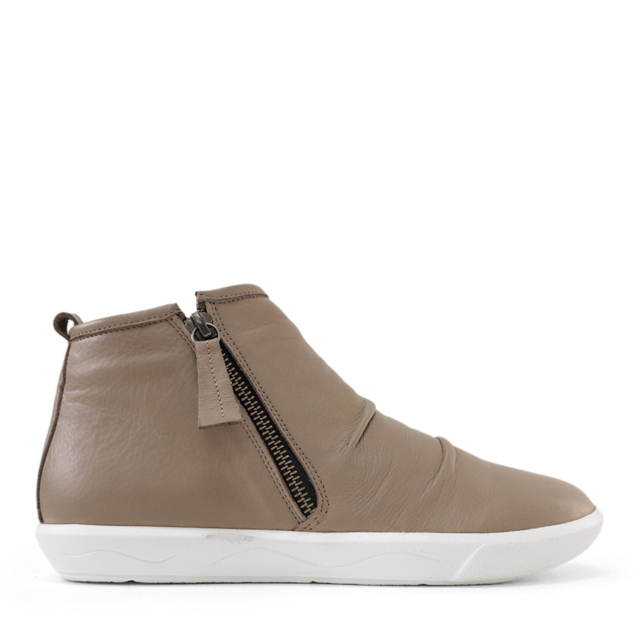SIDE VIEW OF BEIGE ANKLE BOOT WITH SIDE ZIP AND WHITE SOLE