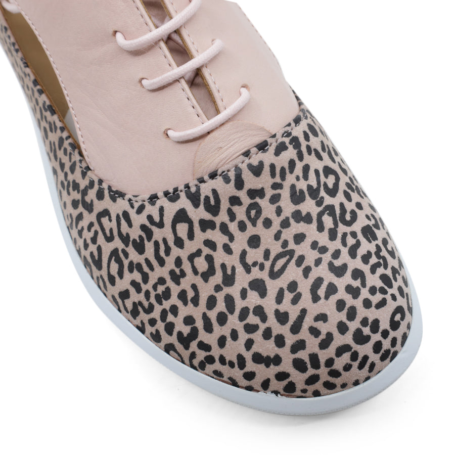 FRONT VIEW OF PINK CASUAL LACE UP SHOE WITH LEOPARD PRINT FRONT AND SIDE CUT OUTS