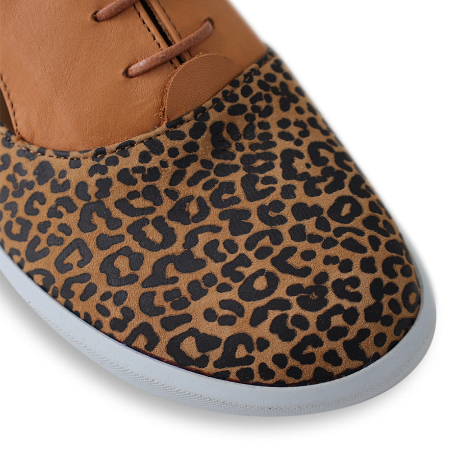 FRONT VIEW OF TAN CASUAL LACE UP SHOE WITH LEOPARD PRINT FRONT AND SIDE CUT OUTS