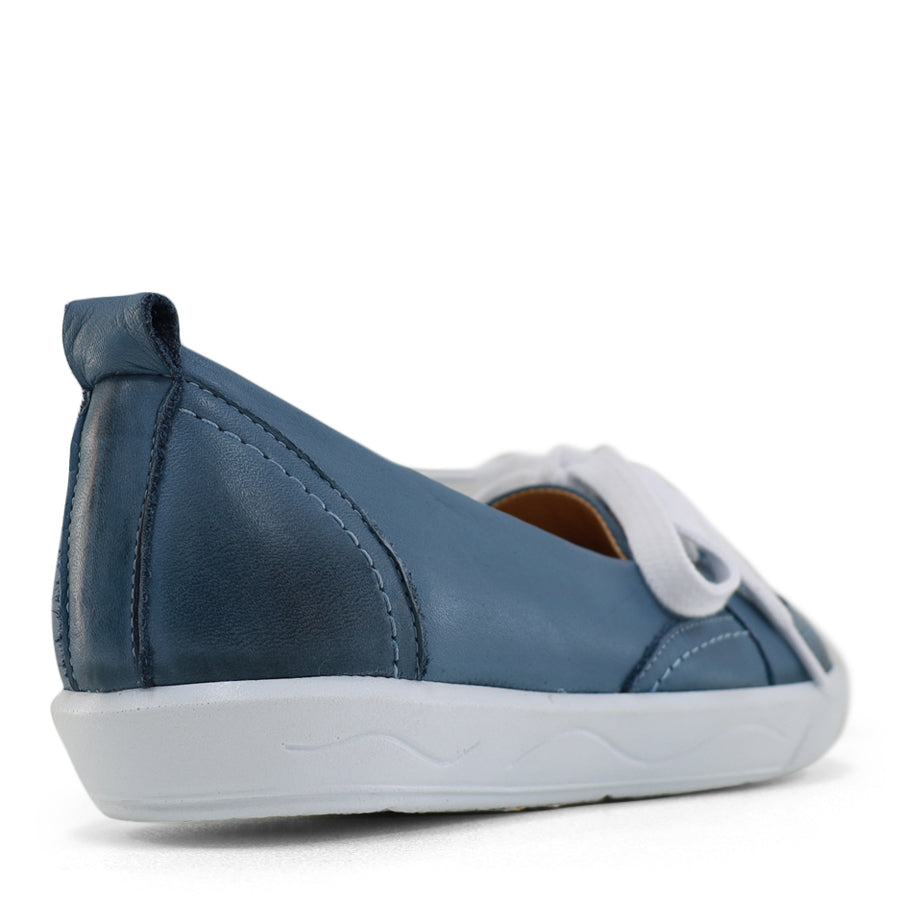 BACK VIEW OF BLUE CASUAL SHOE WITH LACES AT THE FRONT AND WHITE SOLE 