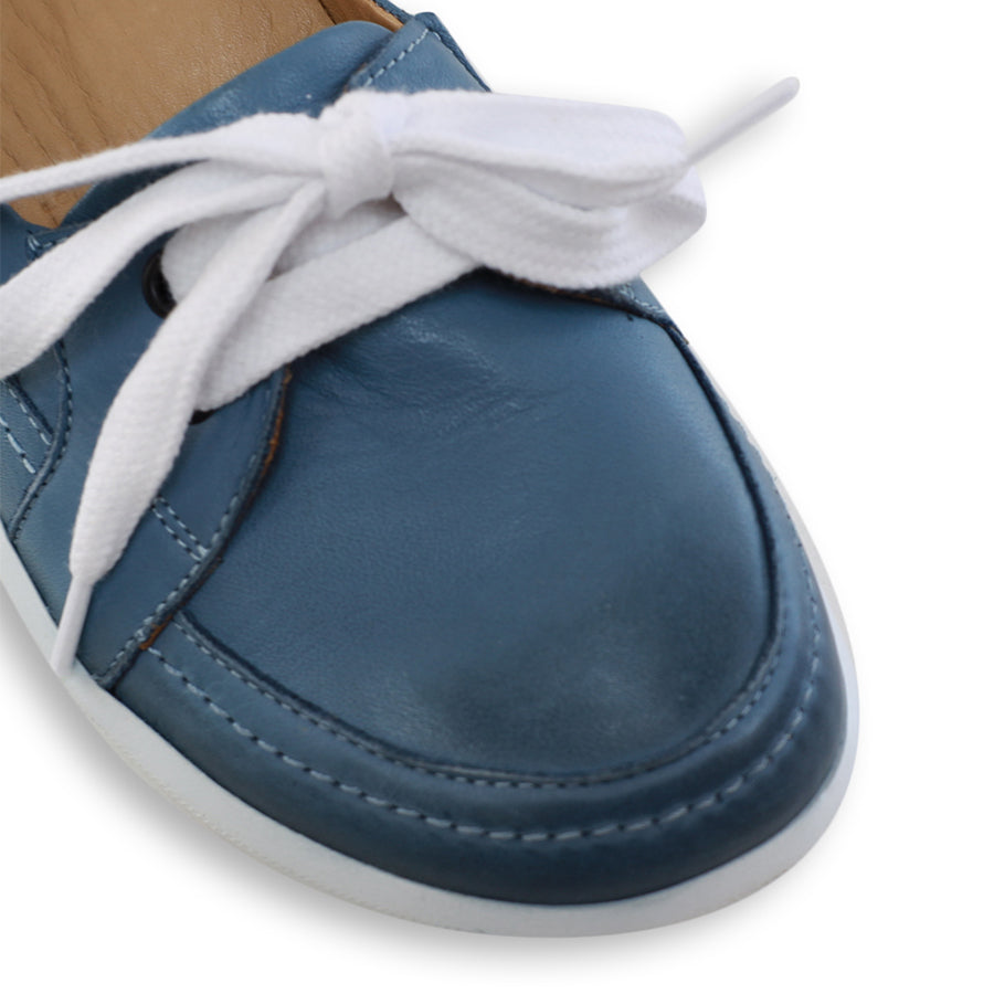 FRONT VIEW OF BLUE CASUAL SHOE WITH LACES AT THE FRONT AND WHITE SOLE 