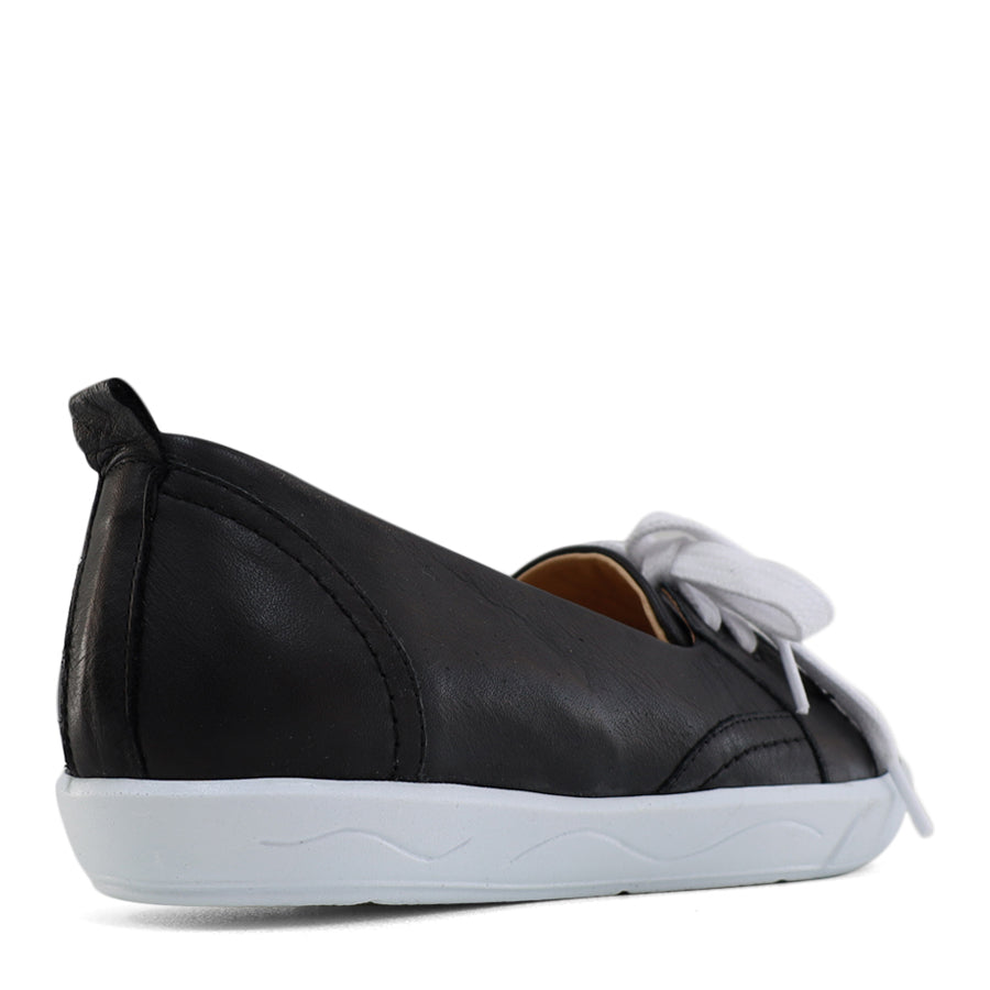 BACK VIEW OF BLACK CASUAL SHOE WITH LACES AT THE FRONT AND WHITE SOLE 