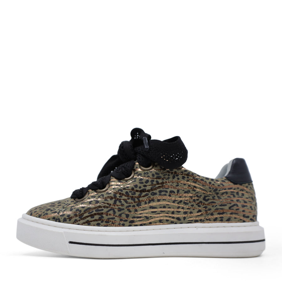 SIDE VIEW OF CASUAL LACE UP SHOE GREEN LEOPARD PRINT WITH GOLD SHIMMER
