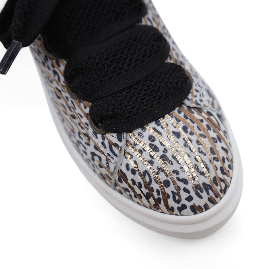BACK VIEW OF CASUAL LACE UP SHOE WHITE LEOPARD PRINT WITH GOLD SHIMMER
