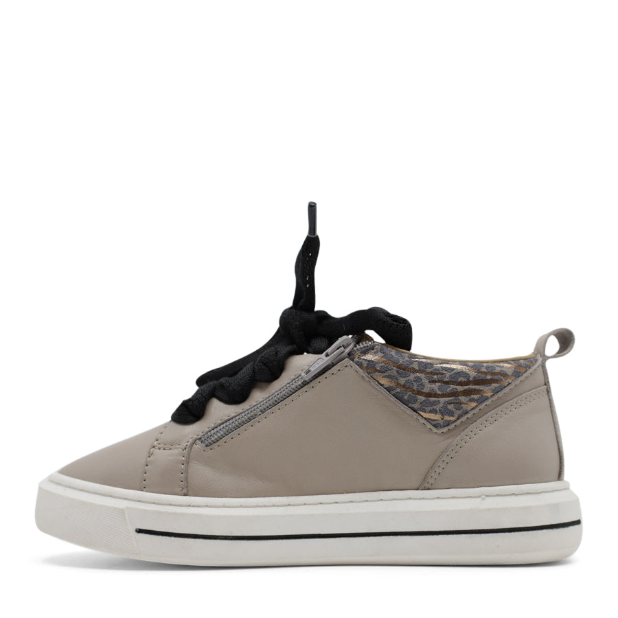 SIDE VIEW OF GREY CASUAL LACE UP SHOE WITH SMALL LEOPARD AND GOLD DETAIL ON THE SIDES 