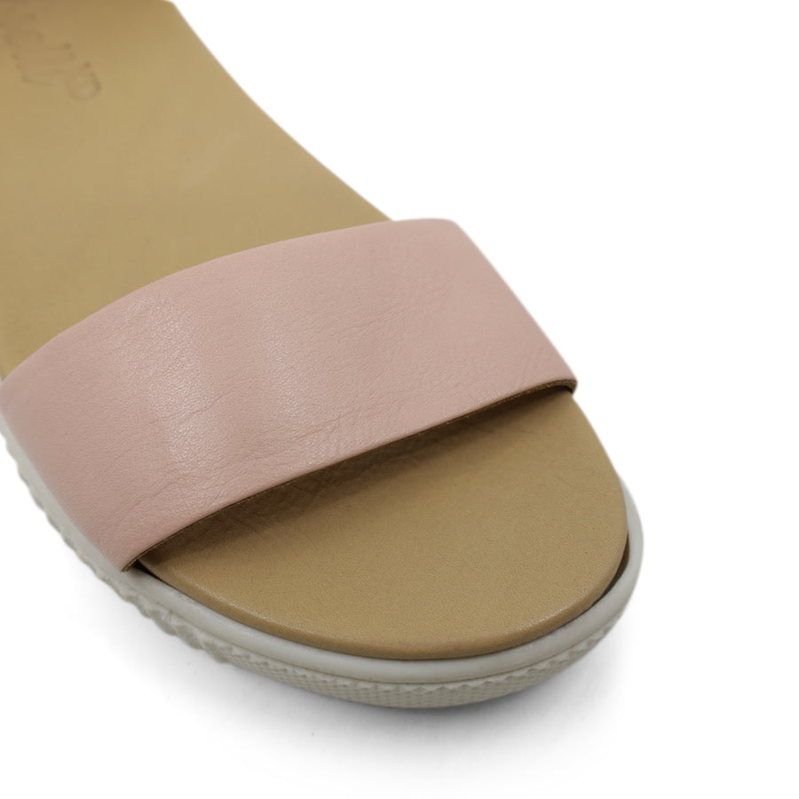 FRONT VIEW OF PINK SANDAL WITH BUCKLE AND WHITE SOLE
