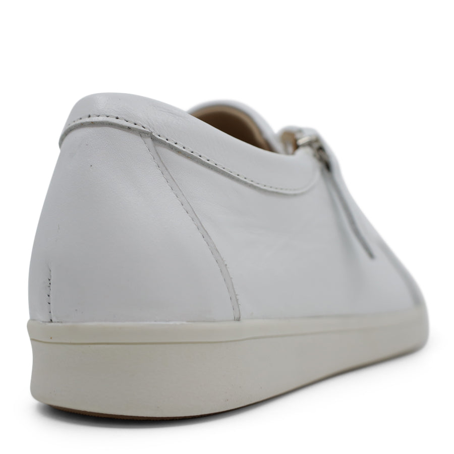 BACKVIEW OF WHITE LACE UP SNEAKER WITH SIDE ZIP AND WHITE SOLE 