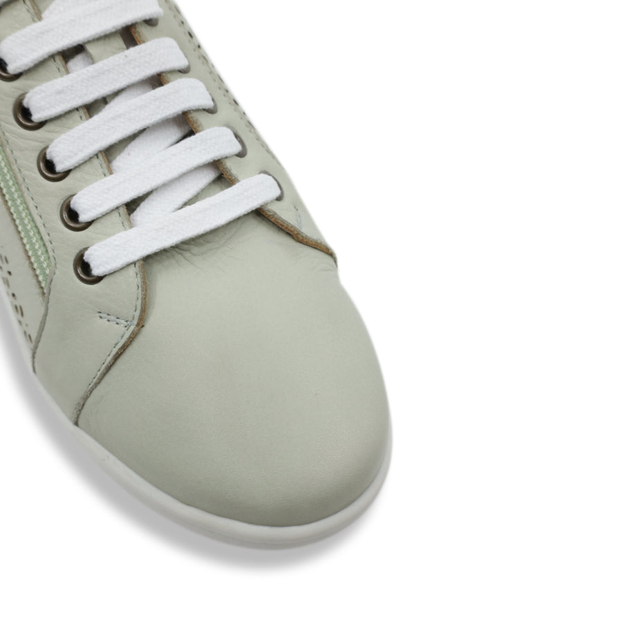FRONT VIEW OF GREEN LACE UP SNEAKER WITH SIDE ZIP AND WHITE SOLE. PERFORATED DETAIL ON SIDE PANELS 