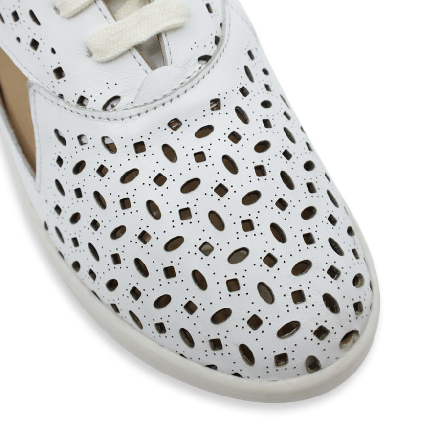 FRONT VIEW OF WHITE LACE UP CASUAL SHOE WITH SPECKLE CUT OUT DETAILING 