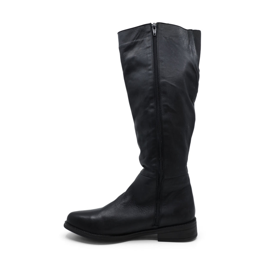 SIDE VIEW OF BLACK LONG LEATHER BOOT