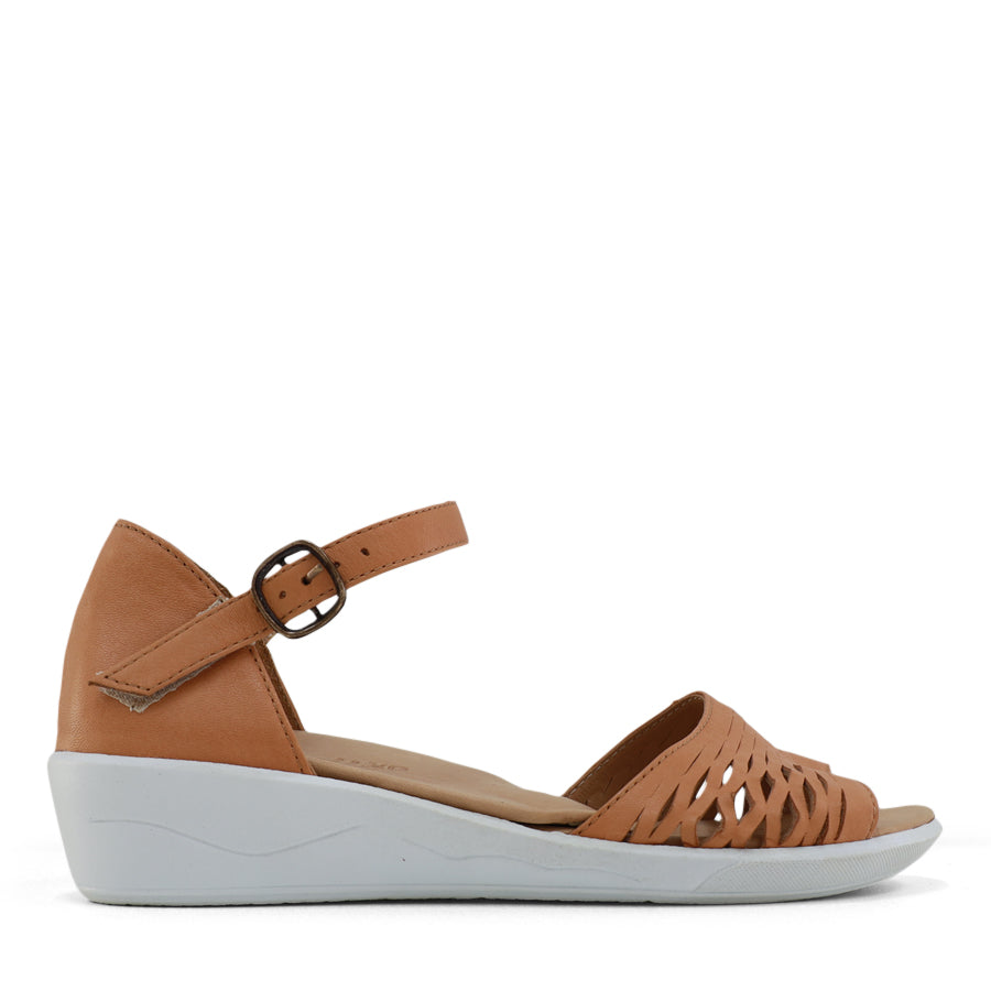  SIDE VIEW OF TAN SANDAL WITH WHITE SOLE AND ADJUSTABLE BUCKLE 