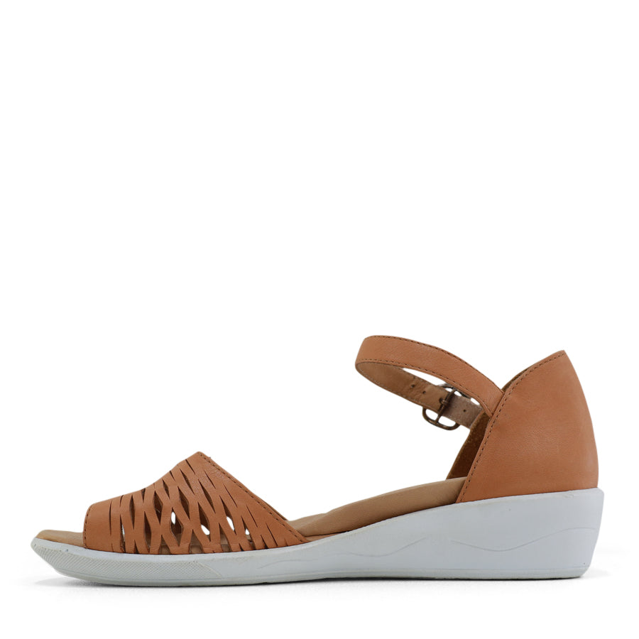 SIDE VIEW OF TAN SANDAL WITH WHITE SOLE AND ADJUSTABLE BUCKLE 